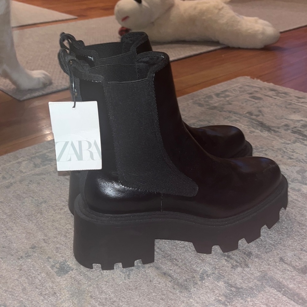 ZARA BLACK ANKLE BOOT SIZE 39 (8/8.5USA) BRAND NEW NEVER WORN BEFORE